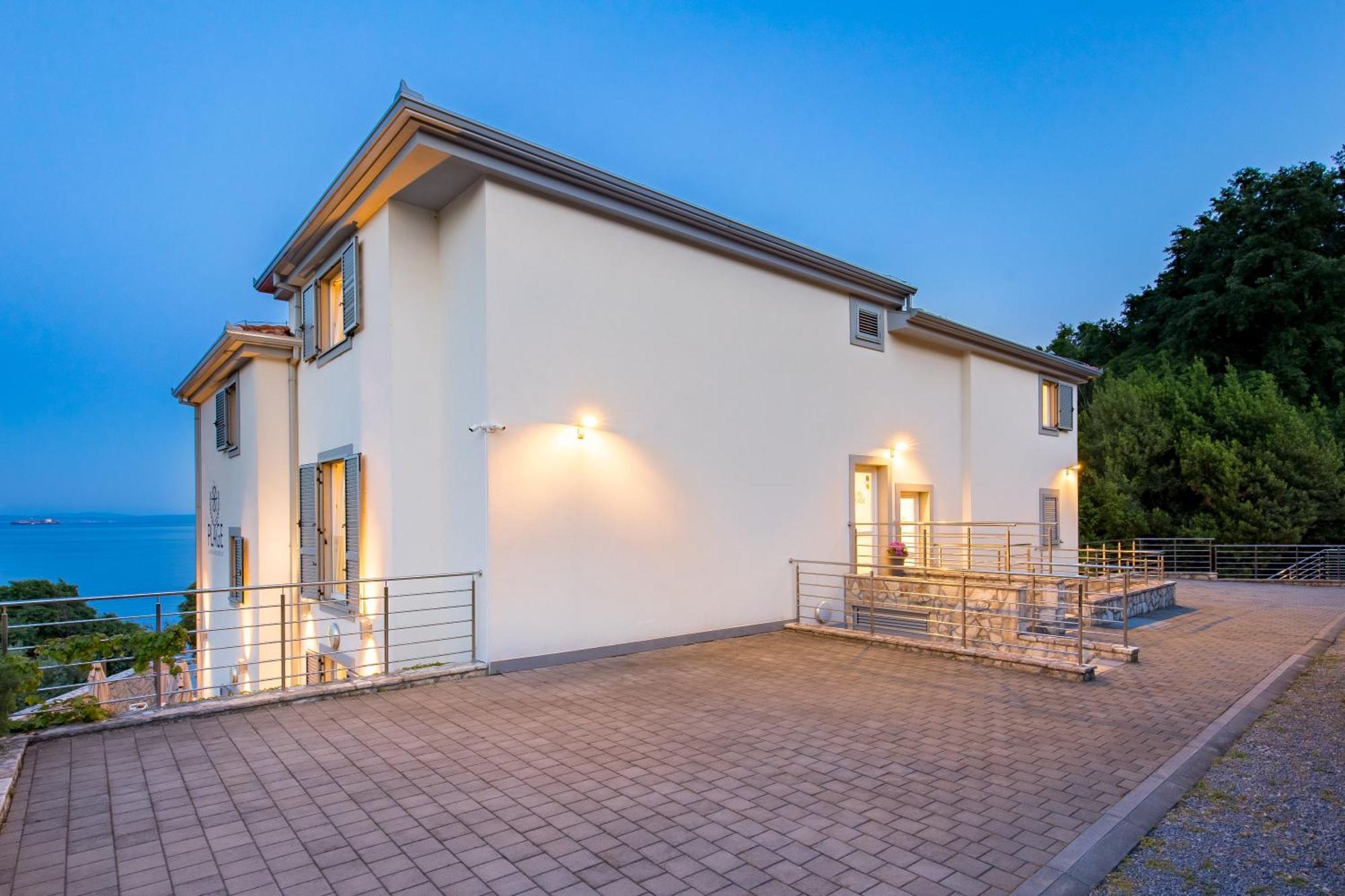 Plage Lovran Residence Bagian luar foto